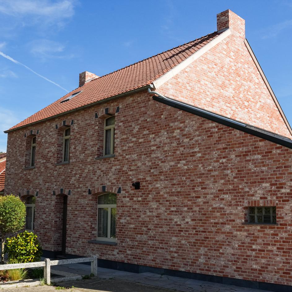 Gevel na renovatie - Hard werk loont,  dit prachtige resultaat is daar het bewijs van!