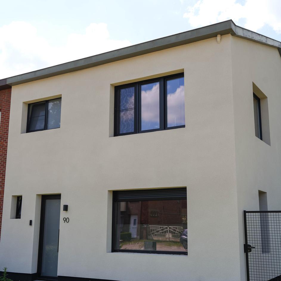 Façade après rénovation - Complètement rafraîchie!