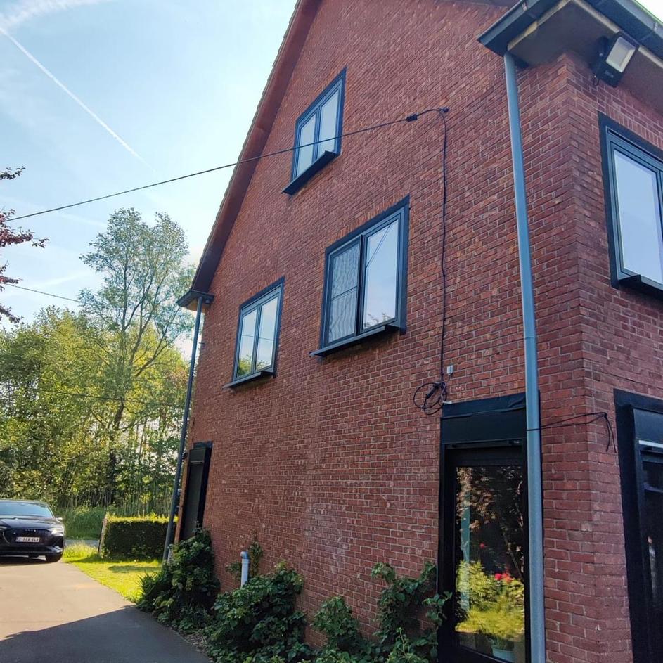 Gevel voor renovatie - VOOR EN NA