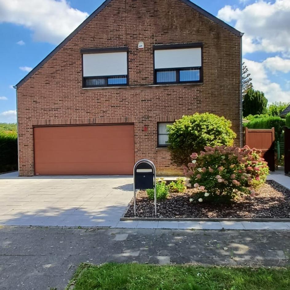 Façade avant rénovation - Très beau résultat!