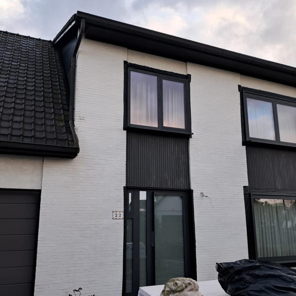 Gevel voor renovatie - Geslaagde renovatie!