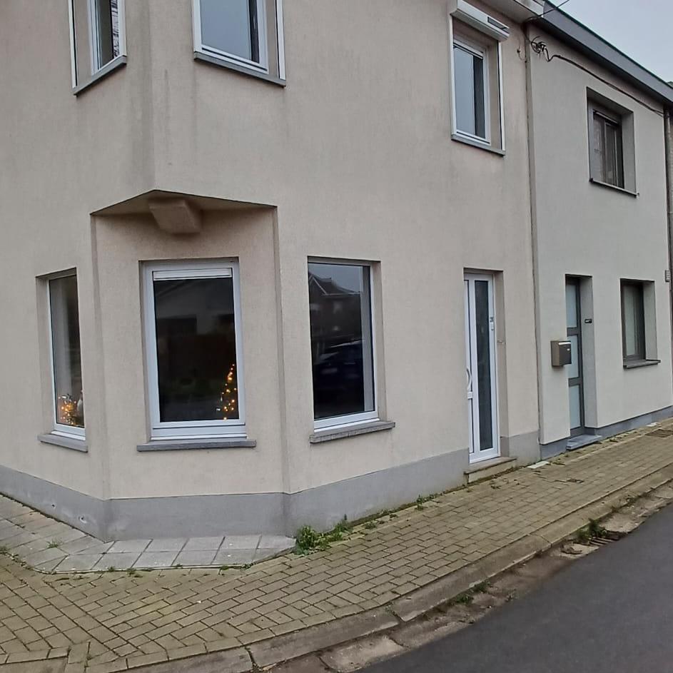 Gevel voor renovatie - Totale renovatie buitenschil, check!