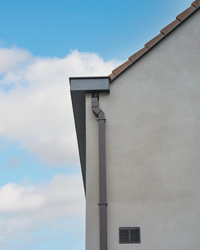 Gevelrenovatie met spuitkurk in Berlare