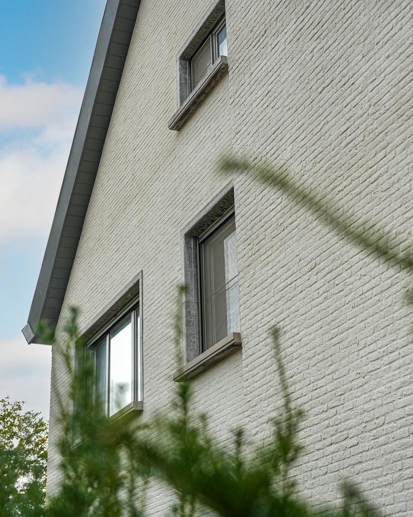 Renovation de facade avec liege projete a Eeklo