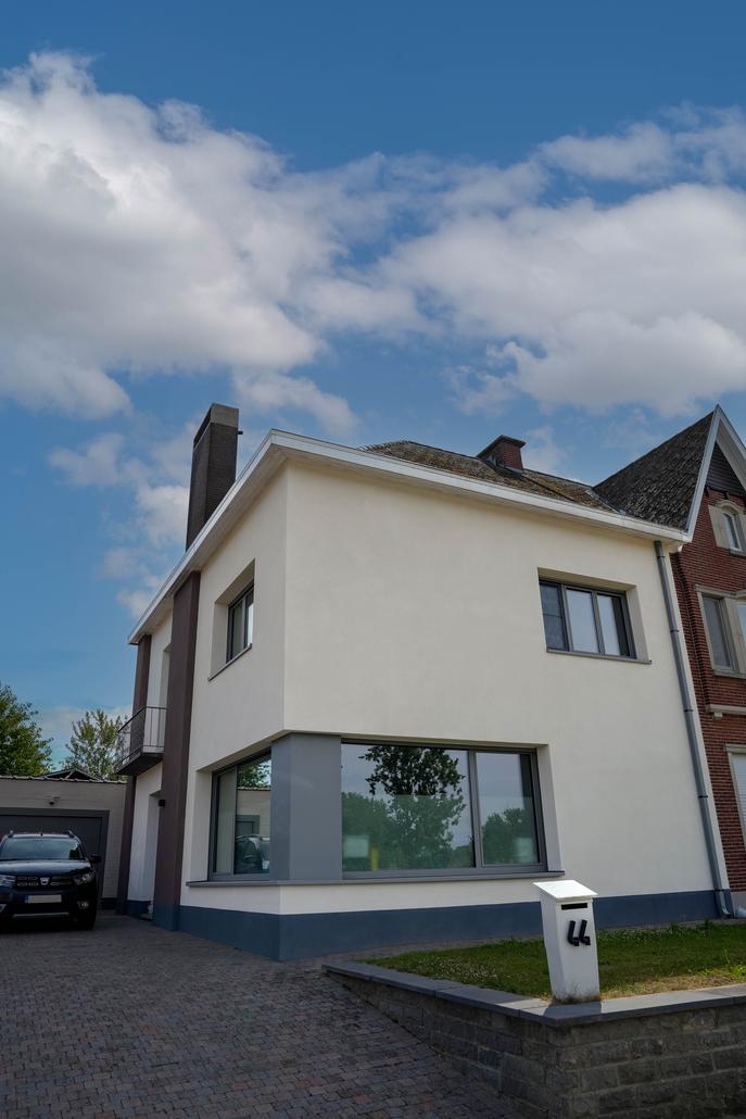 Façade et toiture rénovées avec liège projeté