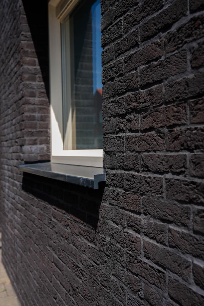Steenstrips en isolatie gevel Hulst