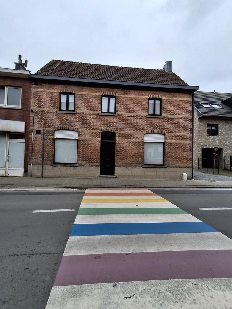 Gevelrenovatie met spuitkurk in Berlare