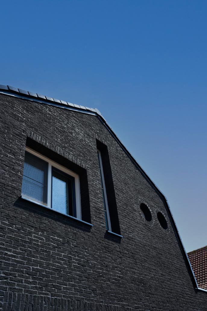 Steenstrips en isolatie gevel Hulst