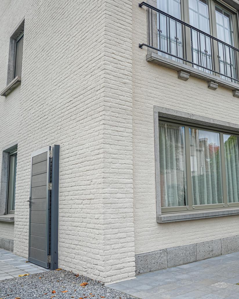 Renovation de facade avec liege projete a Eeklo