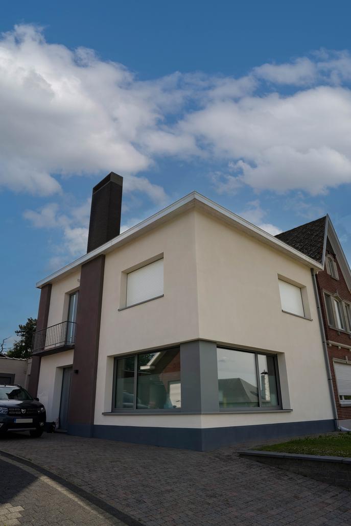 Façade et toiture rénovées avec liège projeté