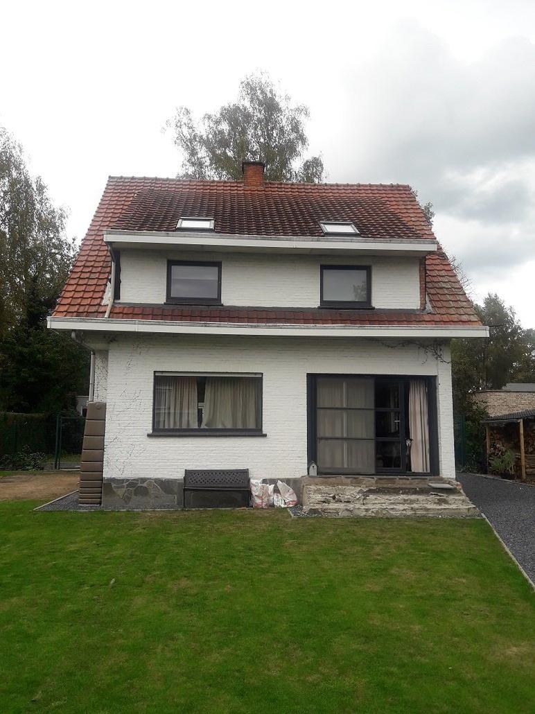 Villa in Schoten gets roof and facade insulation