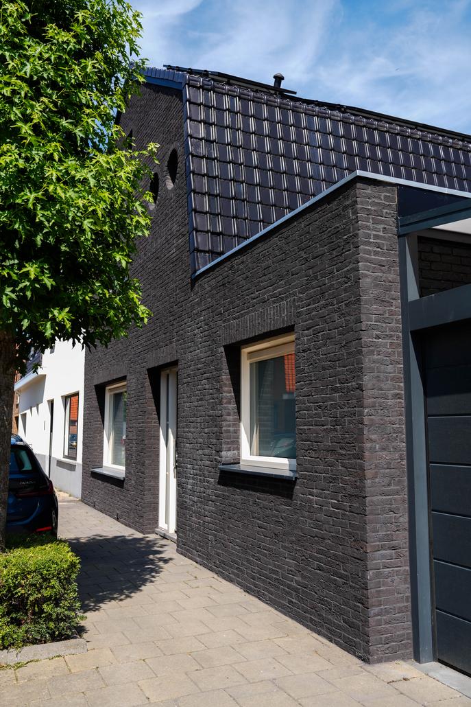 Steenstrips en isolatie gevel Hulst