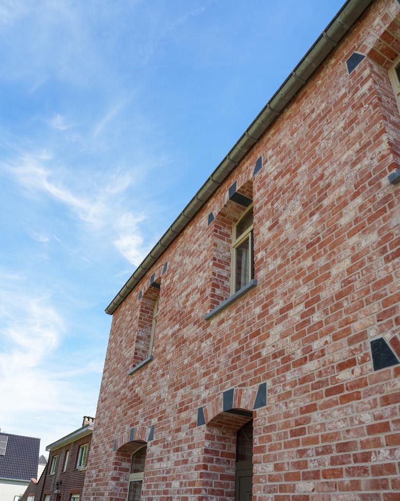 Steenstrips gevelrenovatie Herne authentiek resultaat