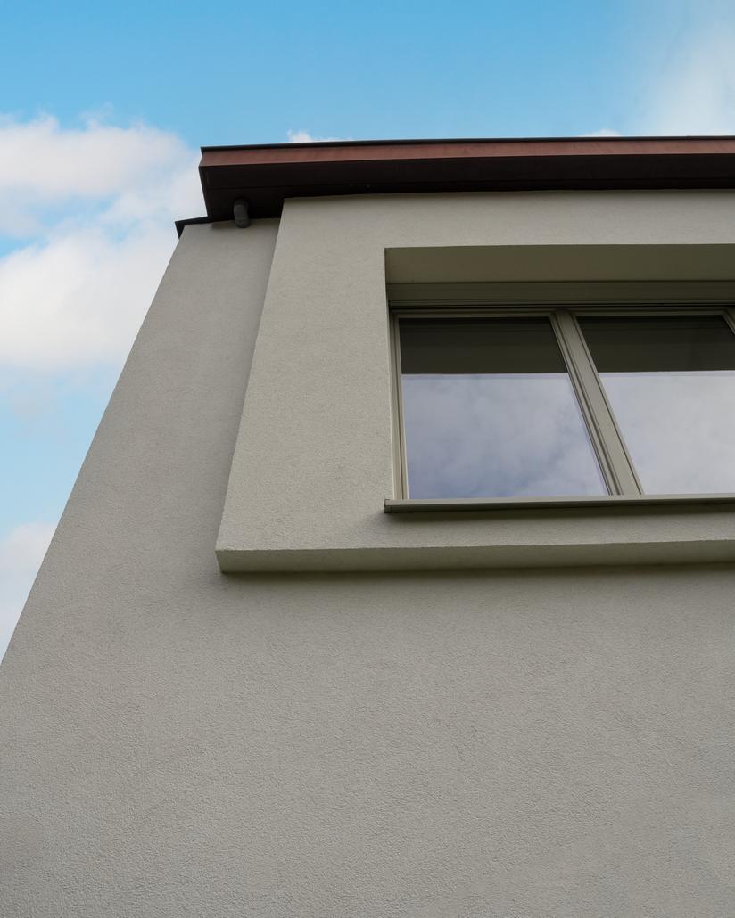 Gevelrenovatie met crepi in Mariakerke