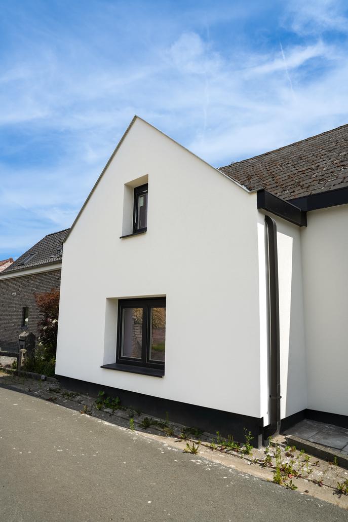 Façade et fenêtres rénovées à Lierde