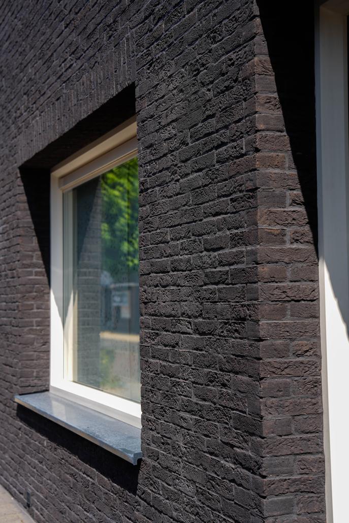 Steenstrips en isolatie gevel Hulst