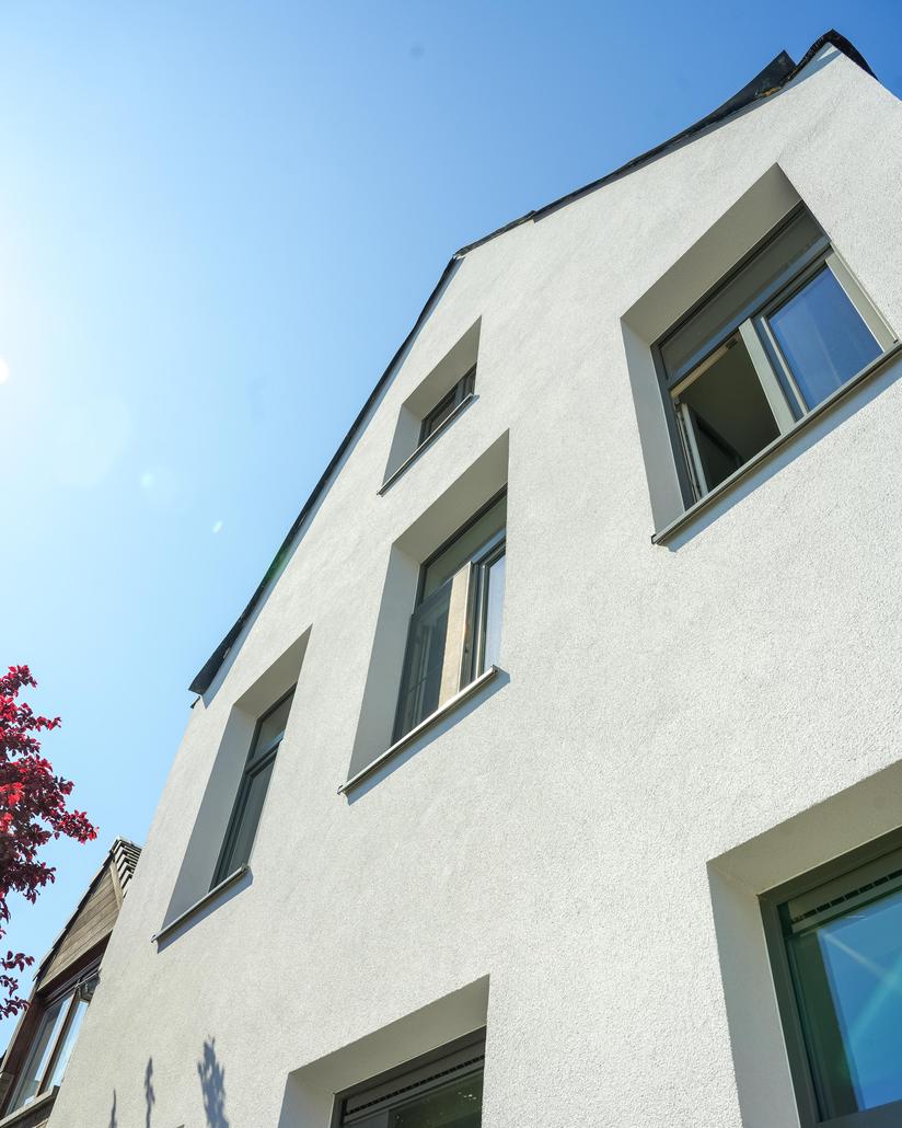 Gevelrenovatie met crepi in Oostkamp