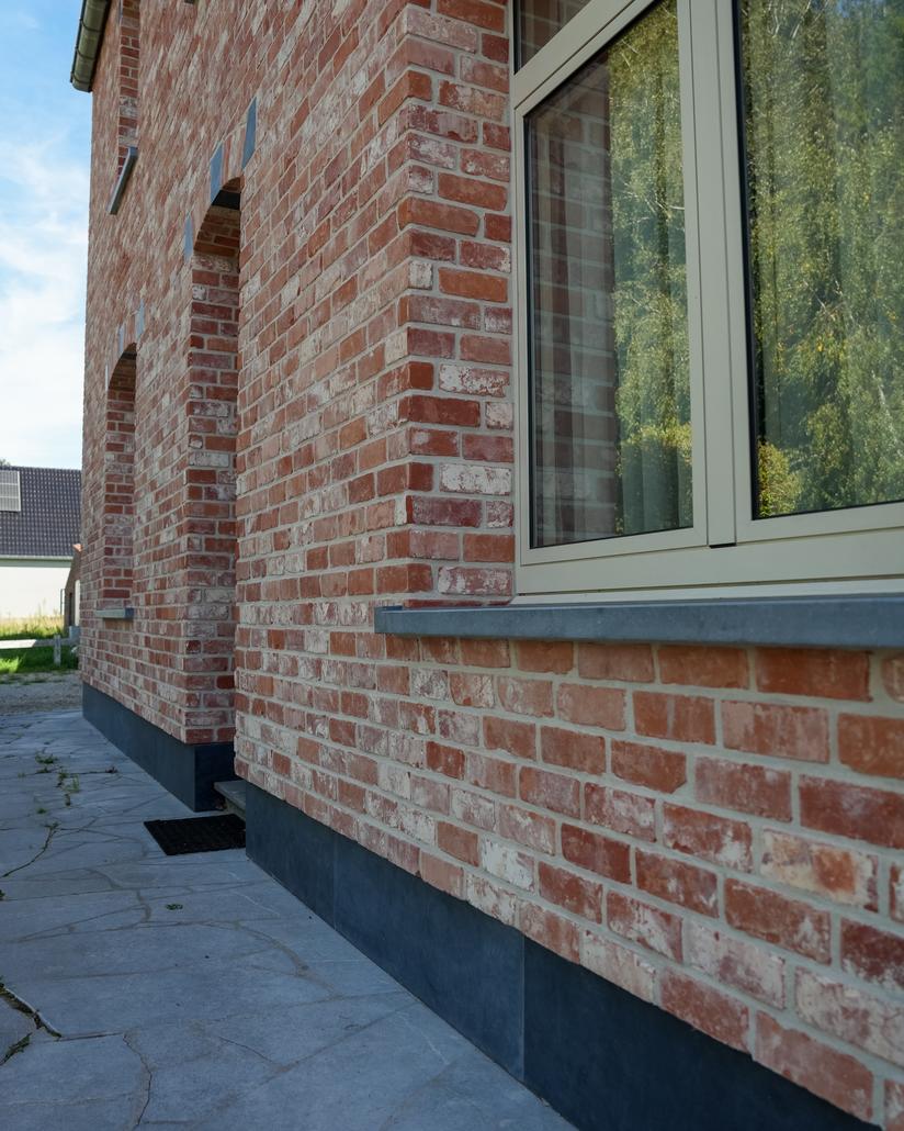 Steenstrips gevelrenovatie Herne authentiek resultaat
