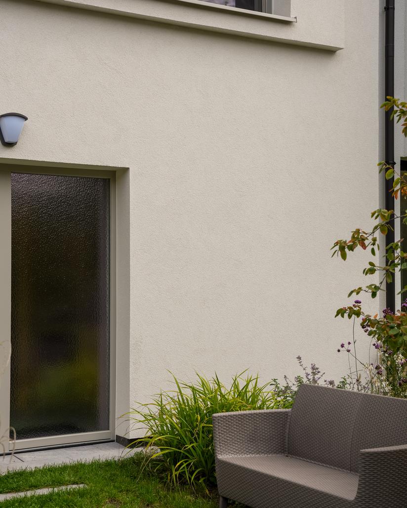 Gevelrenovatie met crepi in Mariakerke