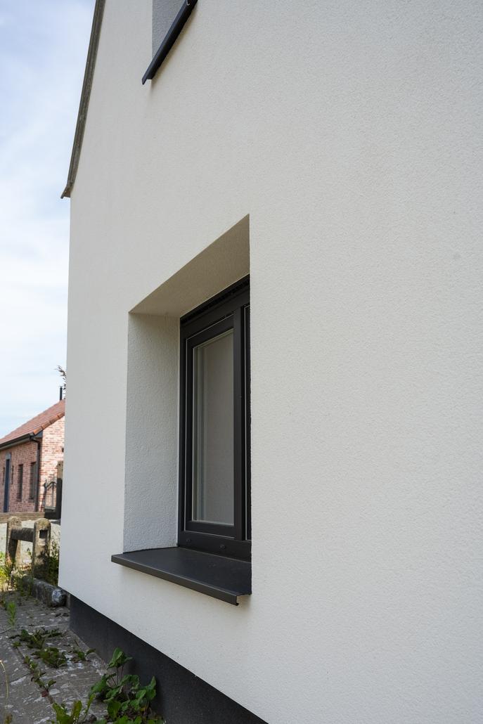 Façade et fenêtres rénovées à Lierde