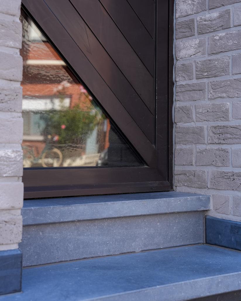 Gevel met isolatie en steenstrips Merksem