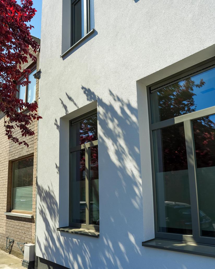 Gevelrenovatie met crepi in Oostkamp