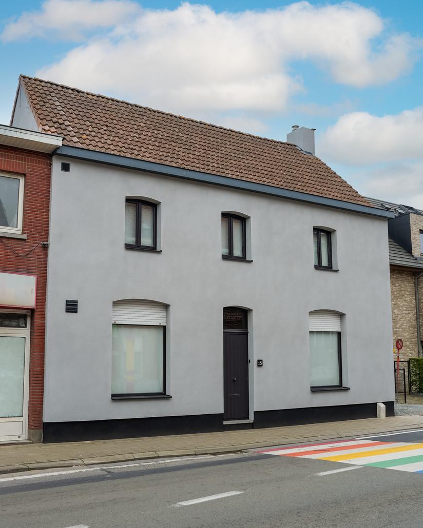 Gevelrenovatie met spuitkurk in Berlare