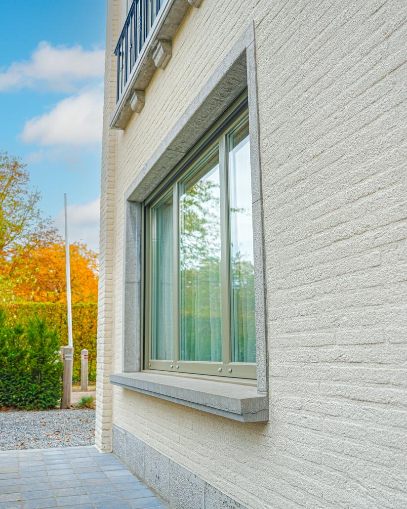 Renovation de facade avec liege projete a Eeklo