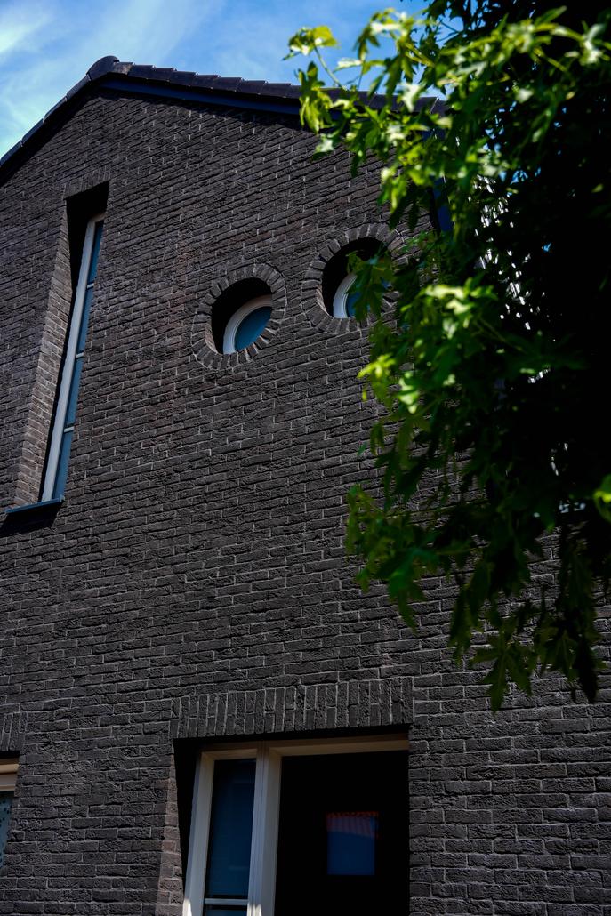 Steenstrips en isolatie gevel Hulst