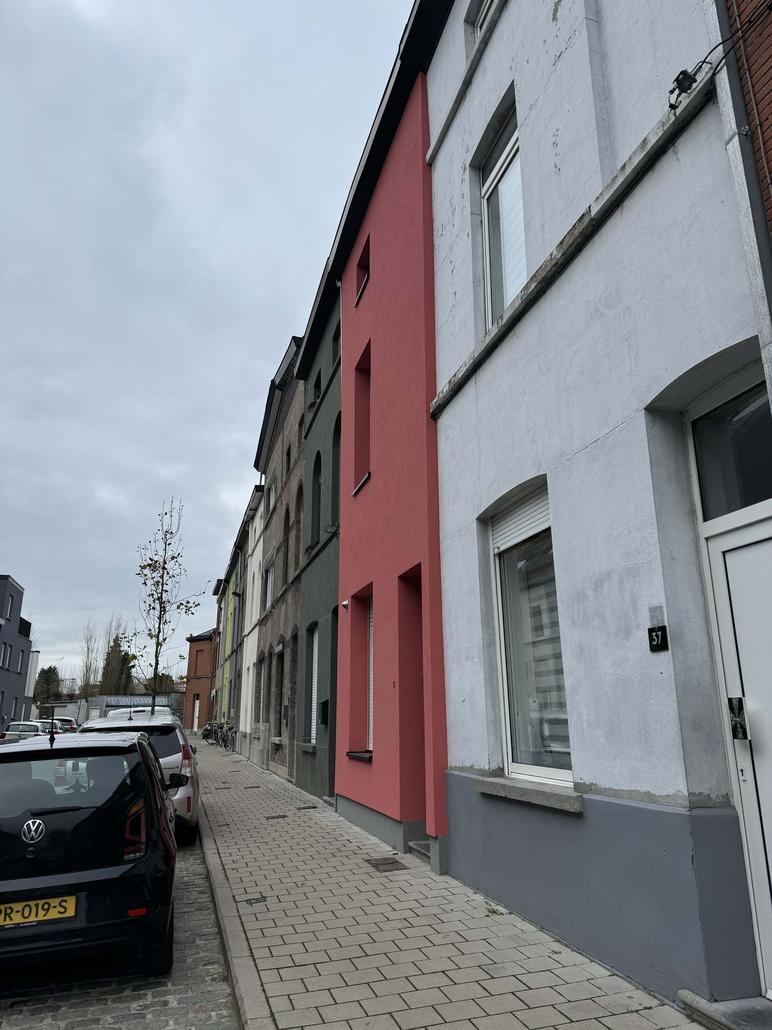 Isolation de façade et crepi rose à Gand