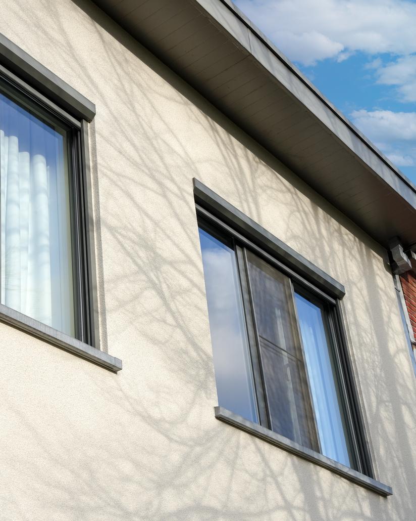 Gevelrenovatie met spuitkurk in Sint-Gillis