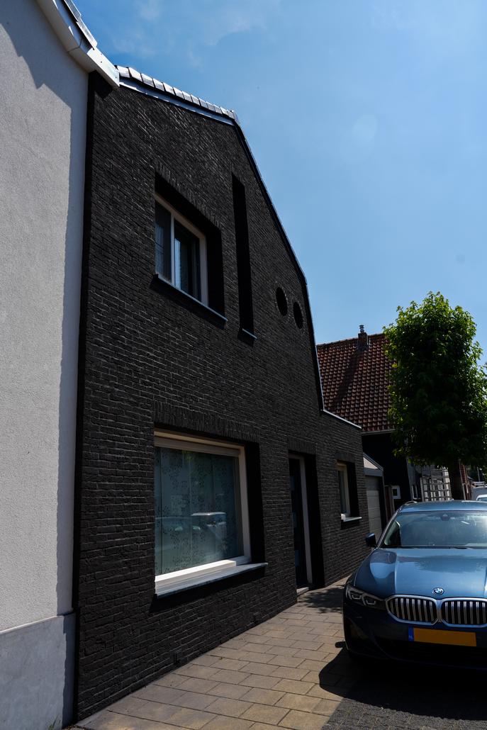 Steenstrips en isolatie gevel Hulst