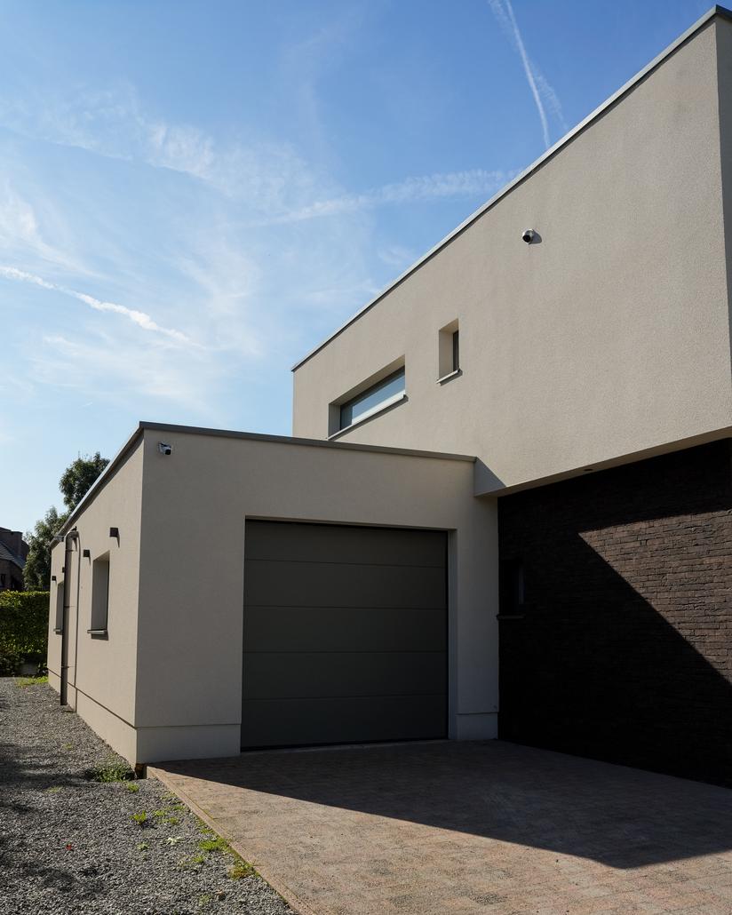 Spuitkurk en steenstrips gevel in Hofstade