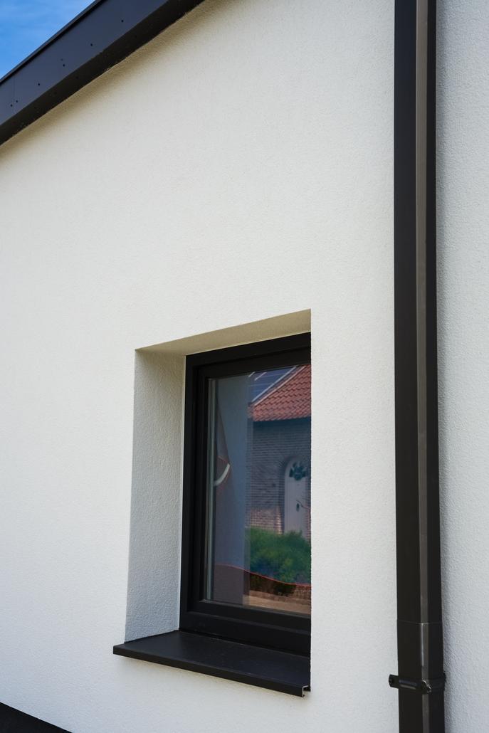 Façade et fenêtres rénovées à Lierde