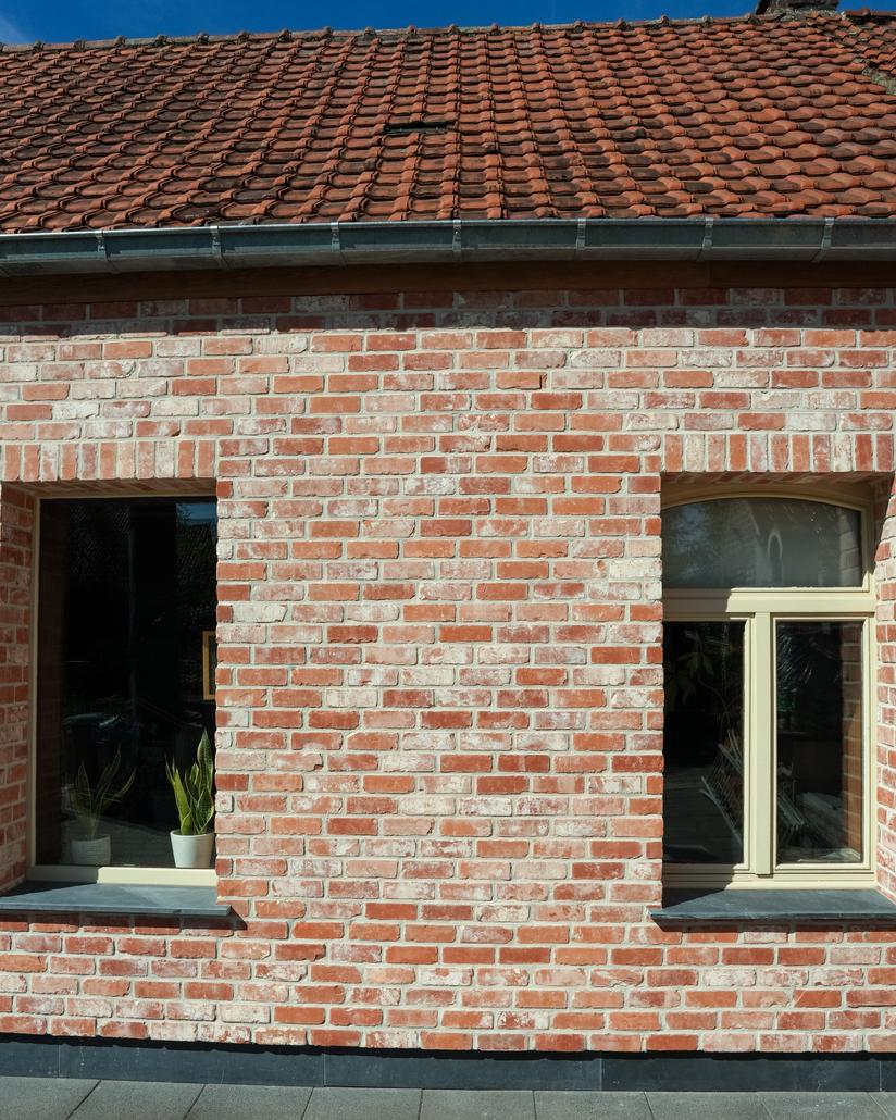 Steenstrips gevelrenovatie Herne authentiek resultaat