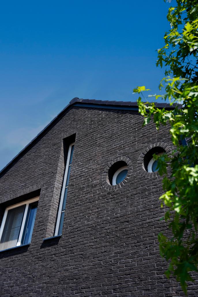 Steenstrips en isolatie gevel Hulst