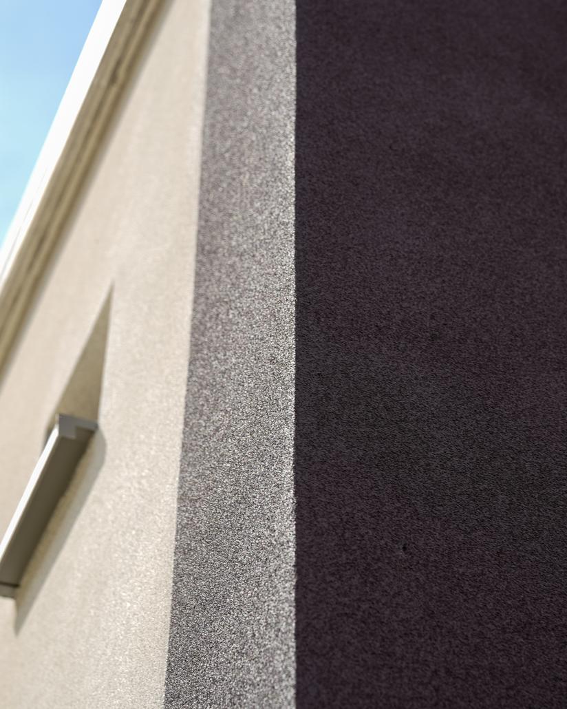 Façade et toiture rénovées avec liège projeté