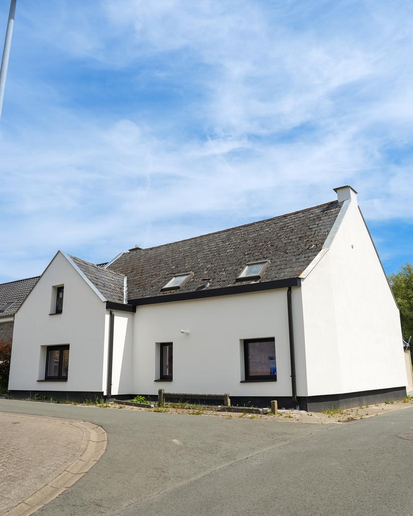 Façade et fenêtres rénovées à Lierde