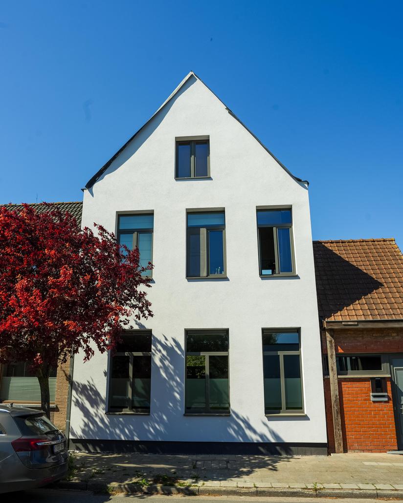 Gevelrenovatie met crepi in Oostkamp