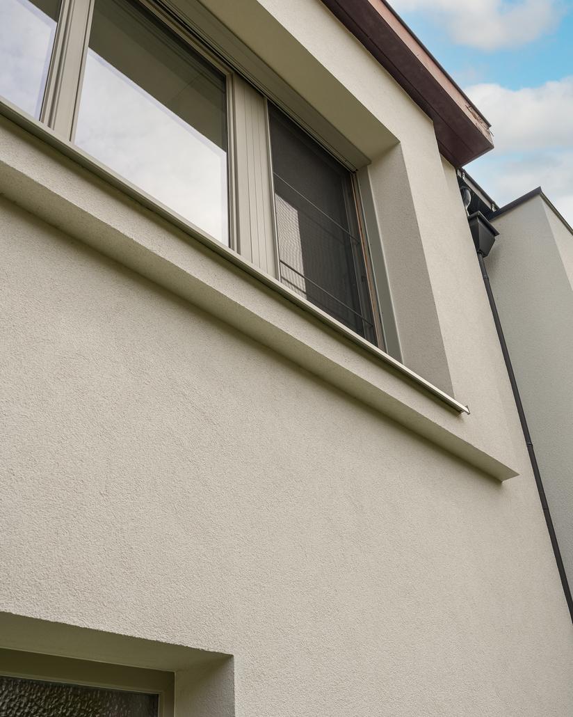 Gevelrenovatie met crepi in Mariakerke