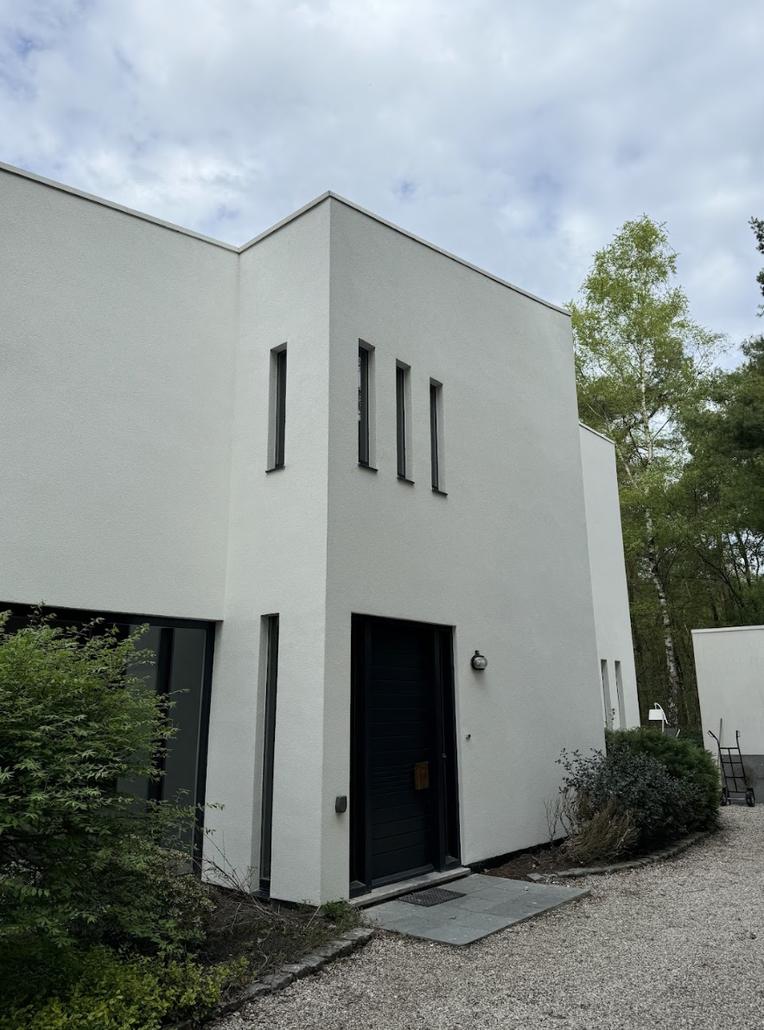 Façade blanche en crepi pour une maison à Poppel