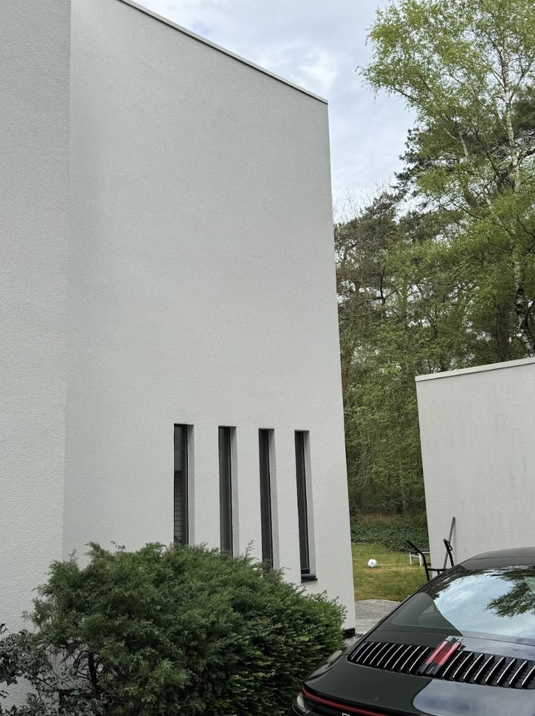 Façade blanche en crepi pour une maison à Poppel