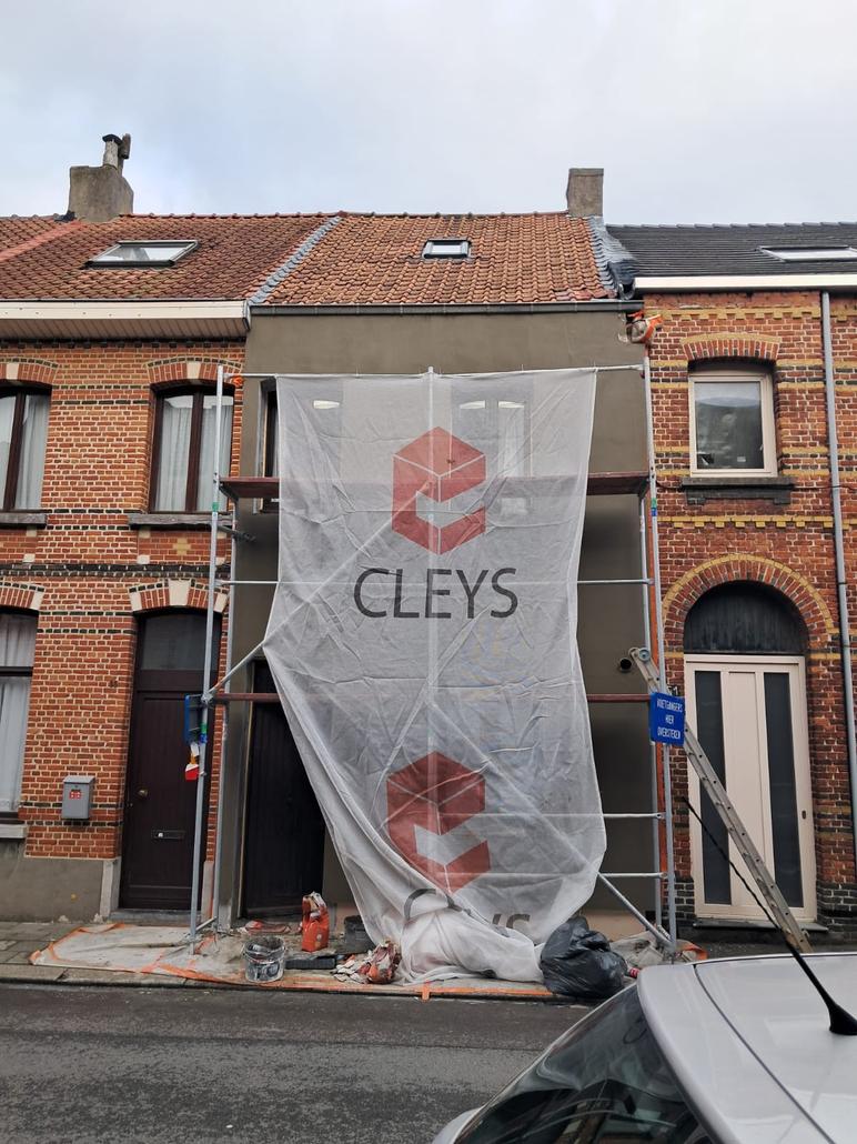 Façade en crepi jaune à Saint-Nicolas