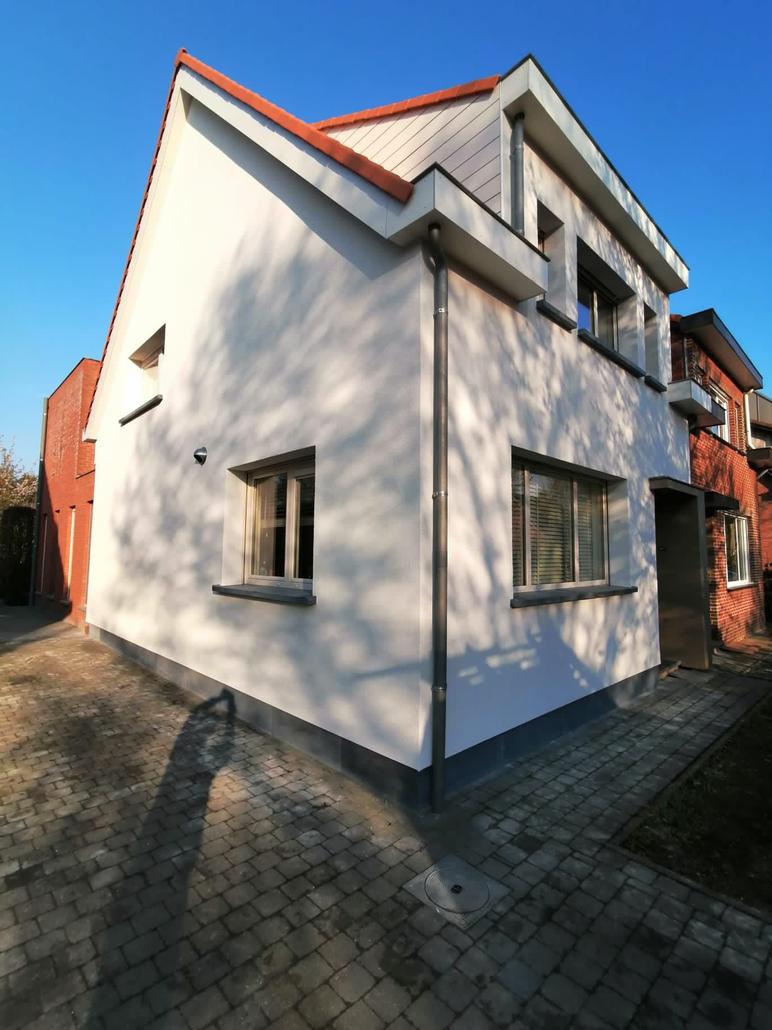 Façade en crepi épurée pour une maison à Schilde