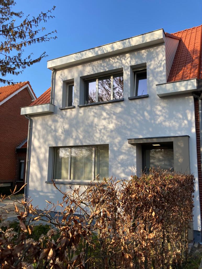 Façade en crepi épurée pour une maison à Schilde