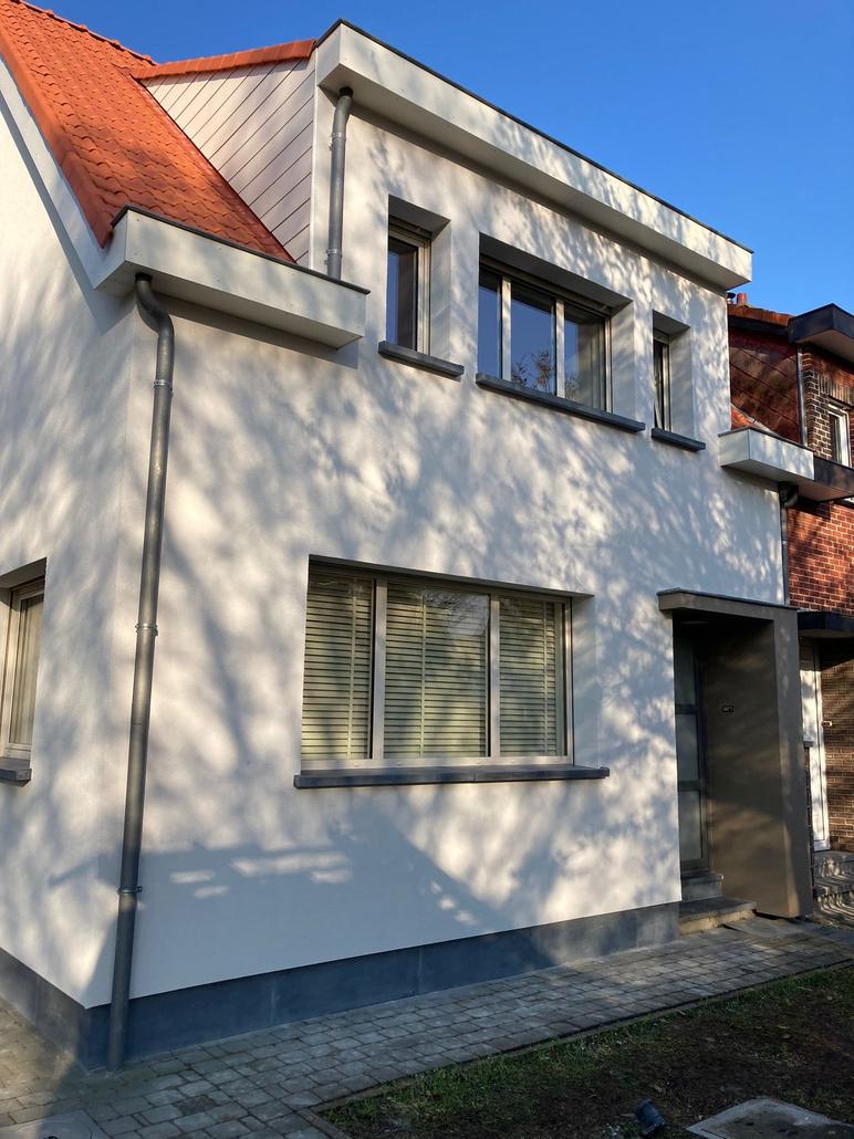 Façade en crepi épurée pour une maison à Schilde