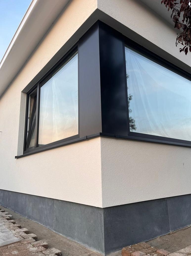 Cleys renove la facade avec crepi a Hulst