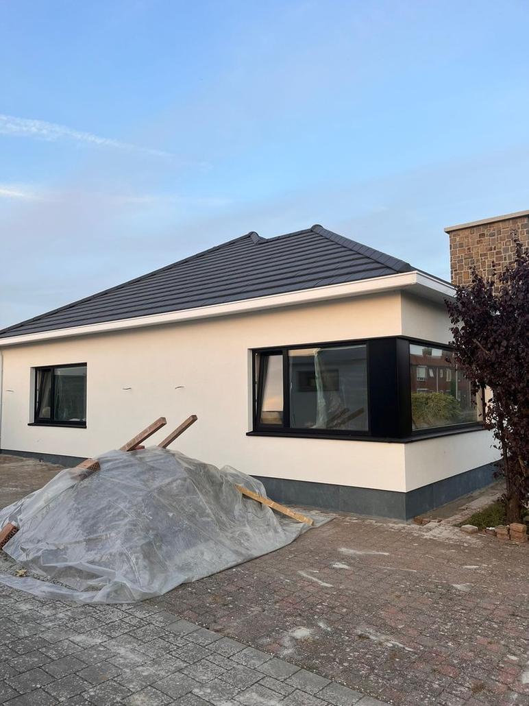 Cleys renove la facade avec crepi a Hulst