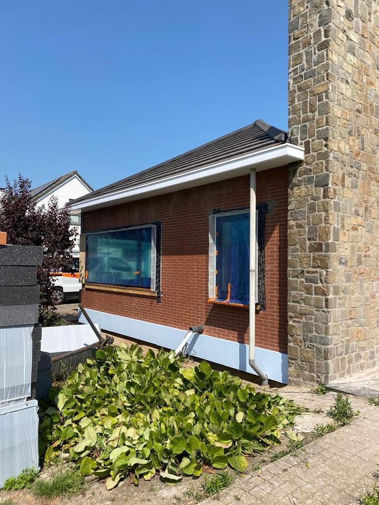 Cleys renove la facade avec crepi a Hulst