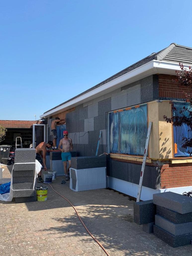 Cleys renove la facade avec crepi a Hulst